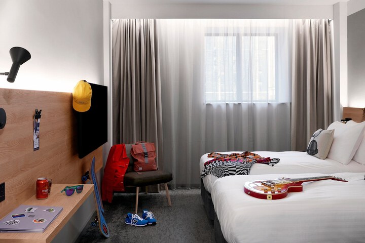 Room 10 of 40