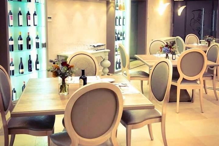 Dining 42 of 71