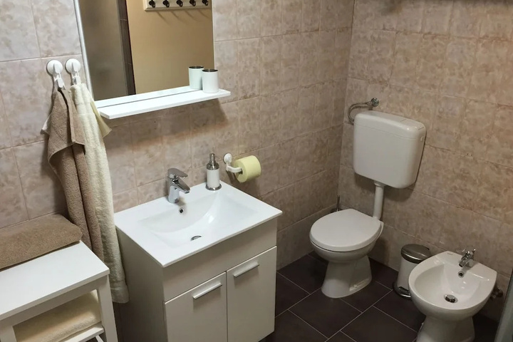 Room 5 of 6