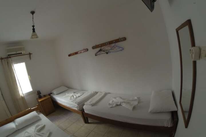 Room 12 of 99