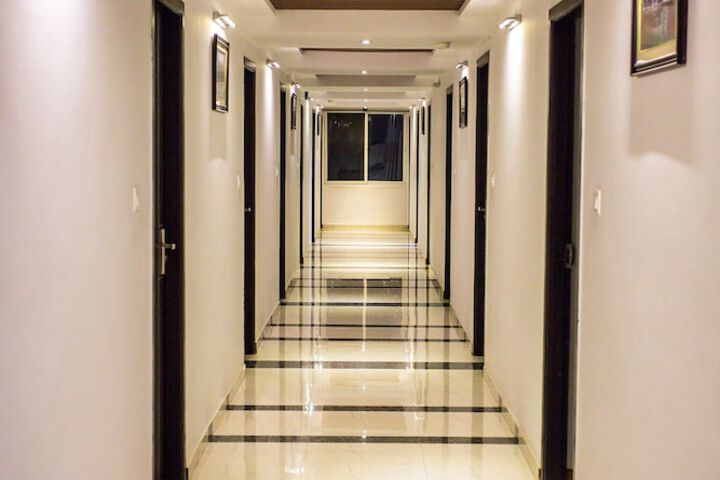 Ballroom/Hall 38 of 49