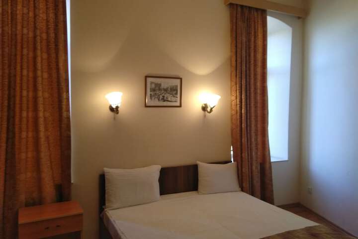 Room 9 of 79