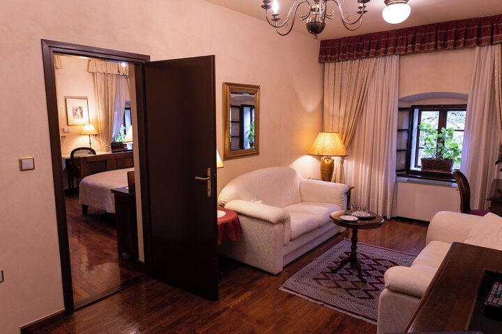 Room 12 of 49