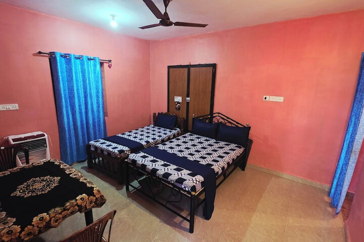 Room 8 of 33