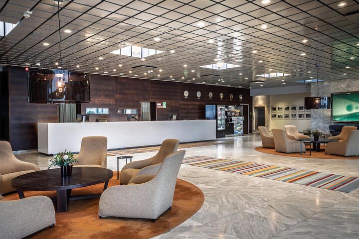Entrance & Lobby