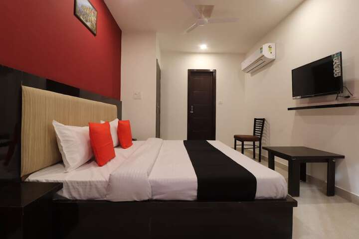 Room 9 of 12