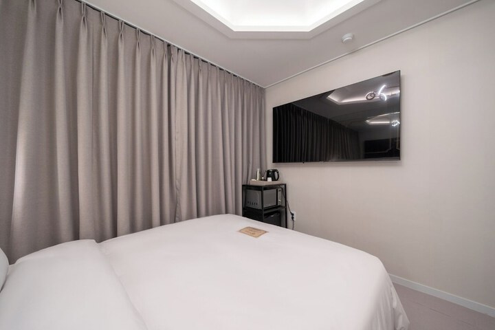Room 12 of 43