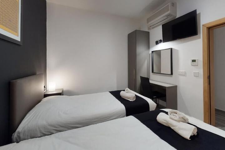 Room 8 of 65