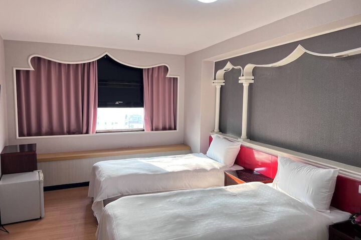 Room 15 of 26