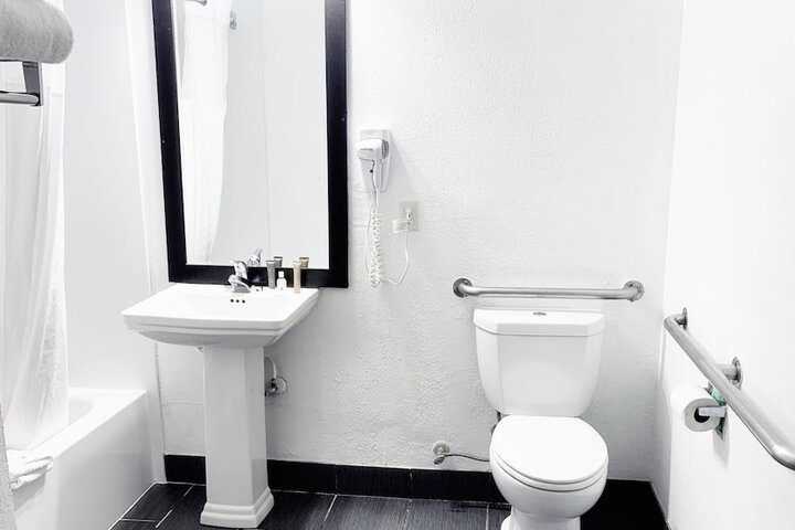 Room 25 of 46