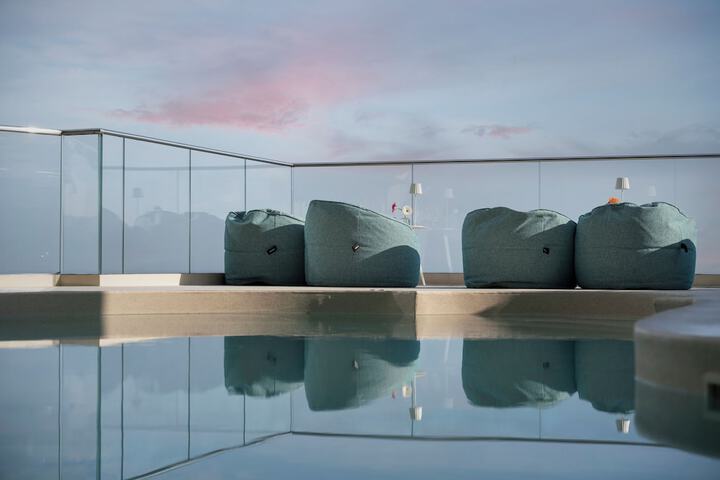 Lounge 231 of 289