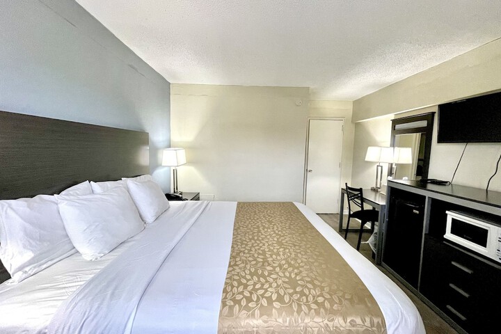 1 King Bed (11 of 23)