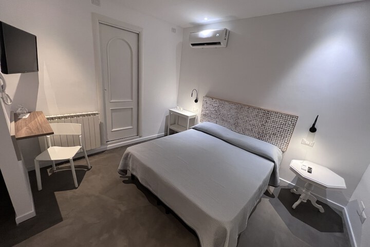 Room 5 of 78