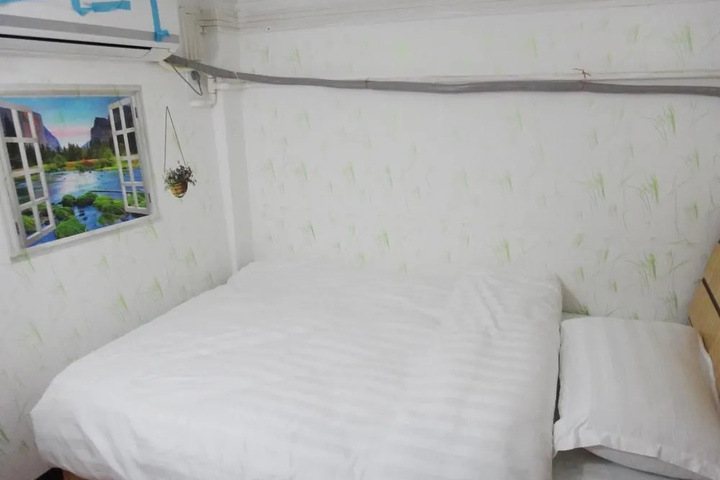 Room 4 of 6
