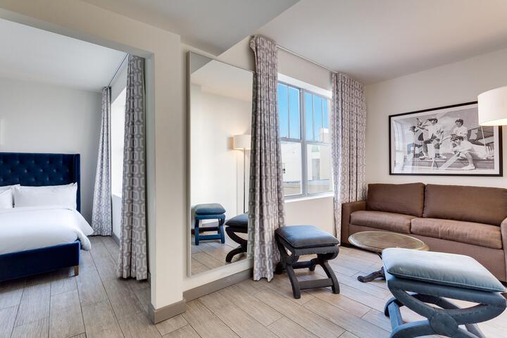 Standard Room, King or Two Doubles (1 of 15)