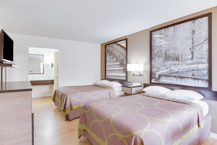 2 Double Beds (1 of 4)