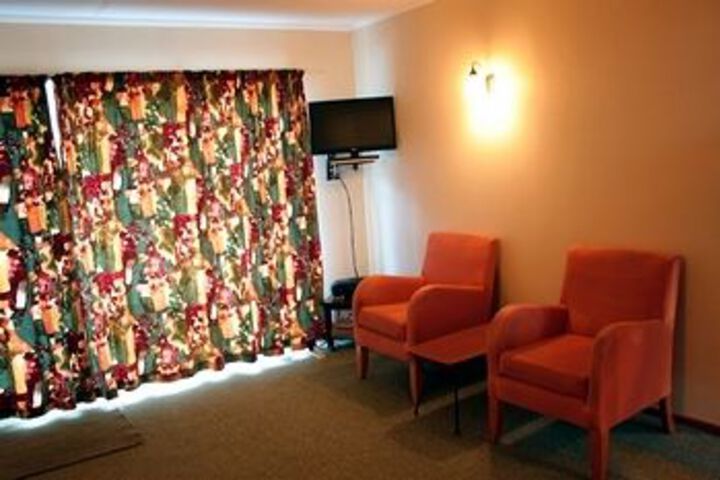 Room 6 of 8