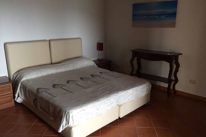 Room 2 of 9