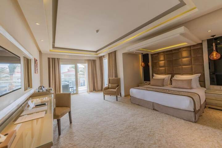 Room 18 of 120