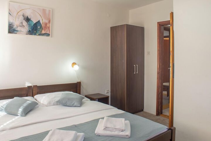 Room 5 of 22