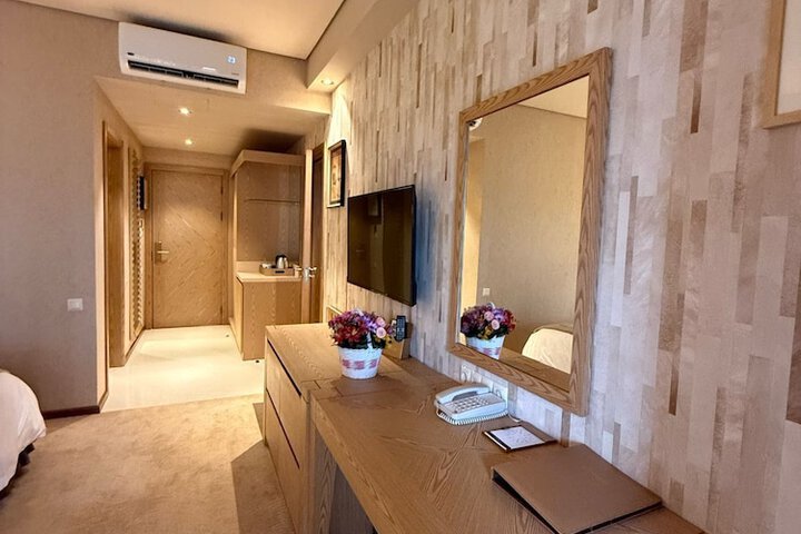 Room 2 of 10