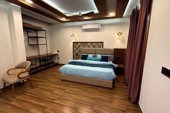 Room 34 of 95