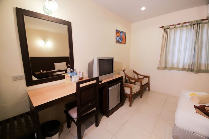Room 3 of 89
