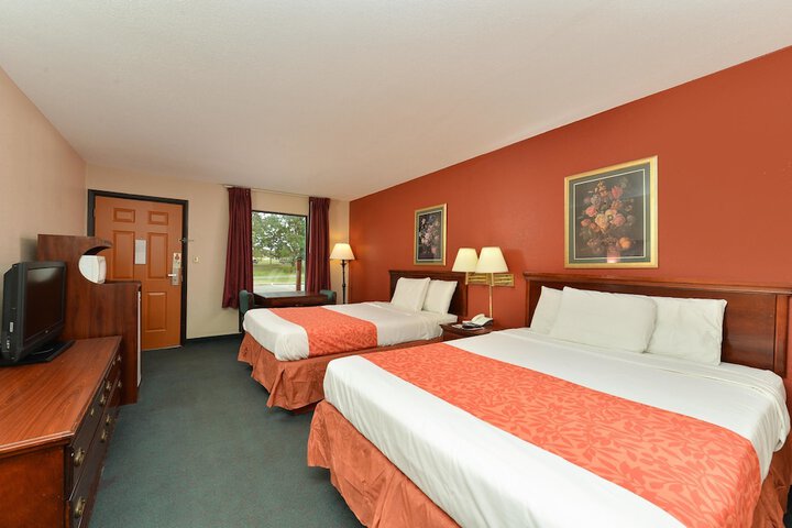 2 Queen Beds (4 of 4)