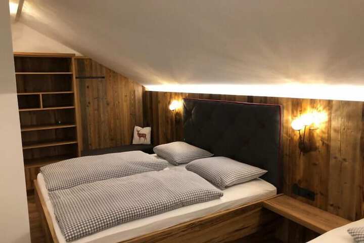 Room 9 of 19