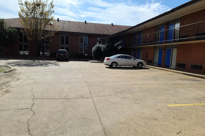 Property Grounds 28 of 34