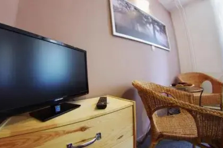 Room 4 of 10