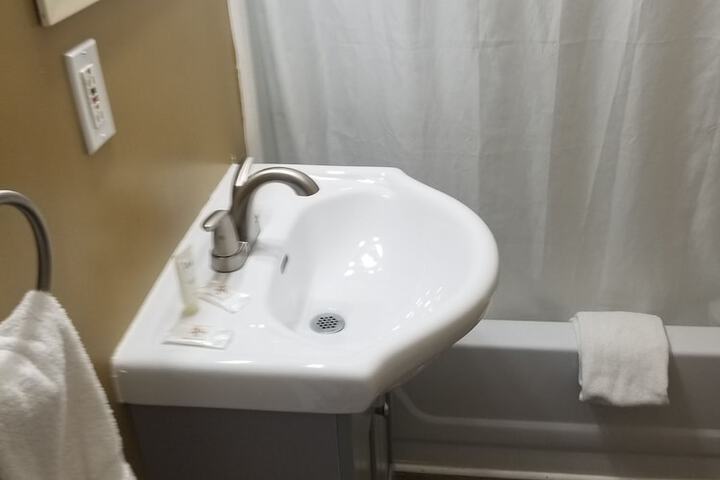 Room 9 of 10