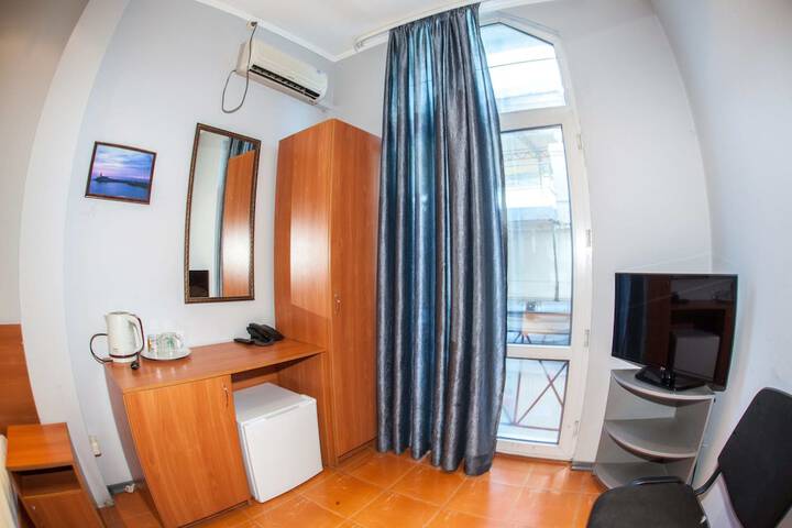 Room 5 of 37