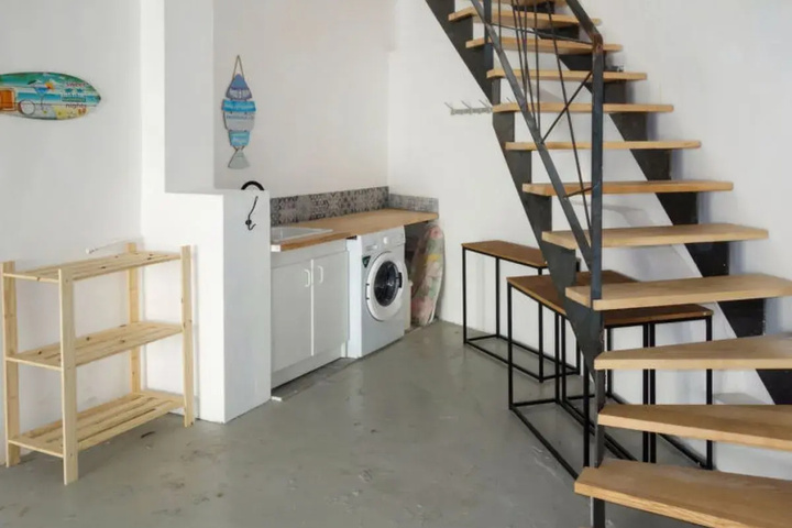 Room 5 of 9