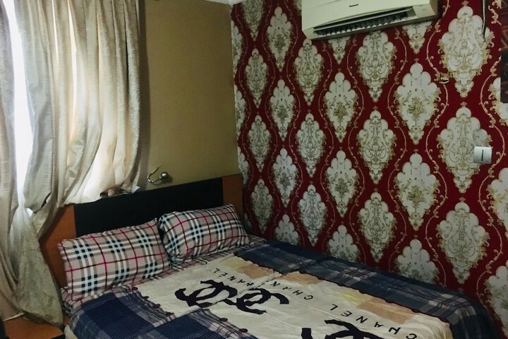 Room 11 of 28