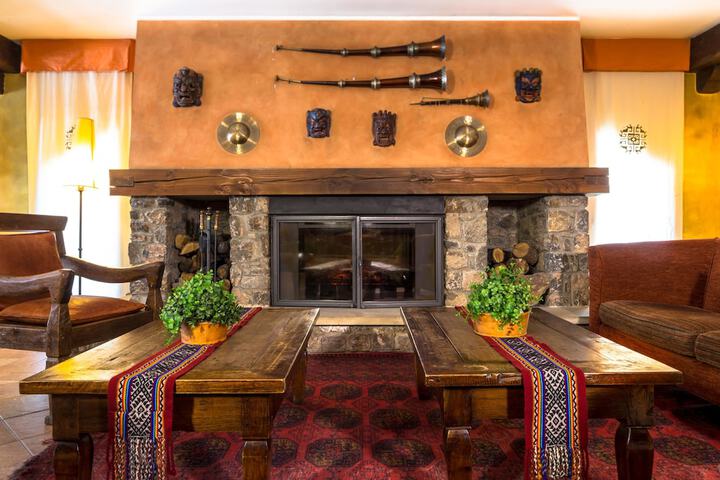 Entrance & Lobby
