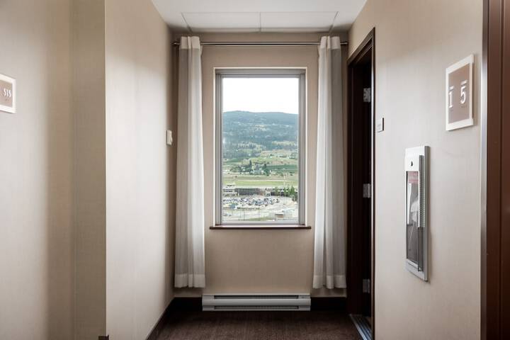 Ballroom/Hall 114 of 136