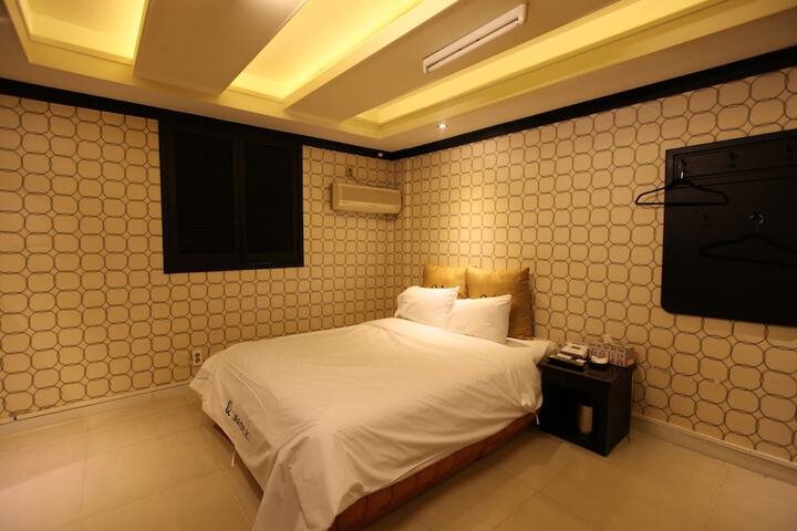Room 32 of 52