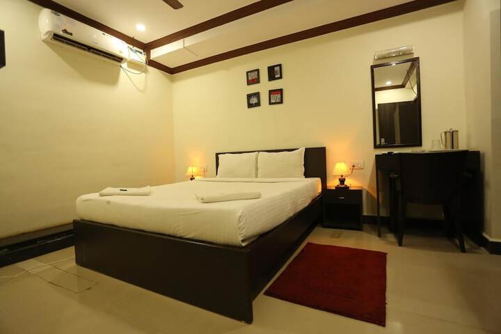 Room 15 of 32