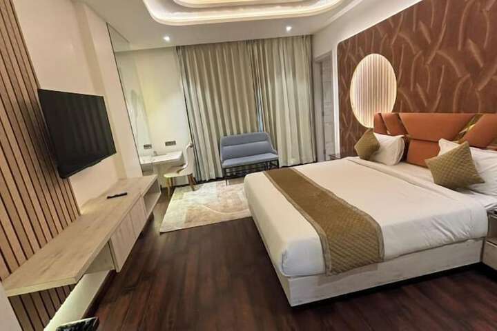 Room 5 of 22
