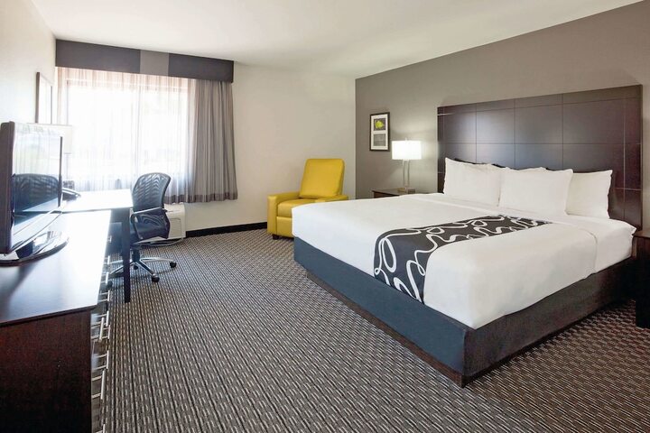 1 King Bed (7 of 7)