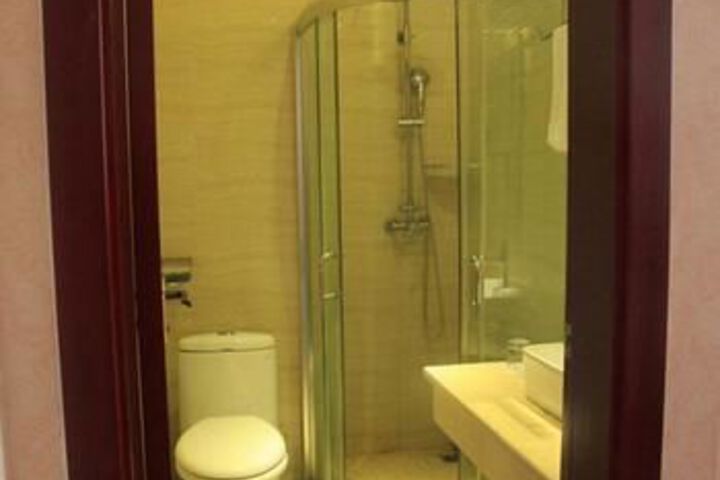Room 10 of 28