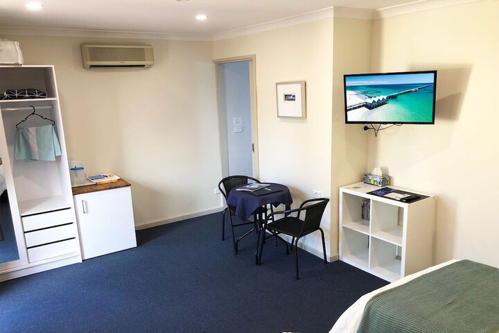 Room 13 of 36