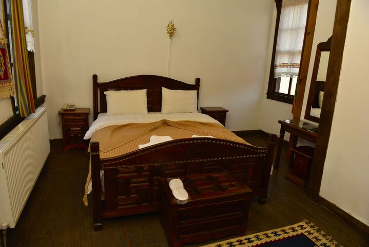 Room 7 of 11