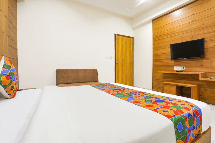 Room 13 of 34