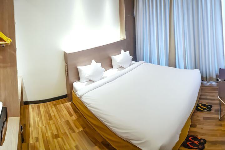Clover Suites Royal Lake Yangon