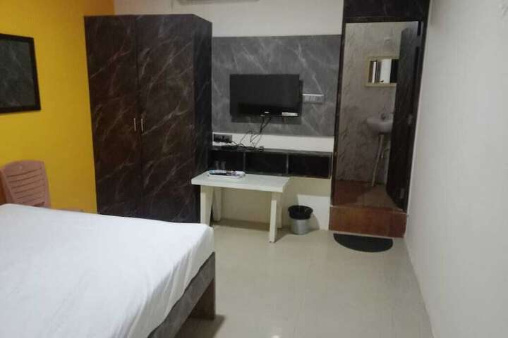 Room 4 of 16