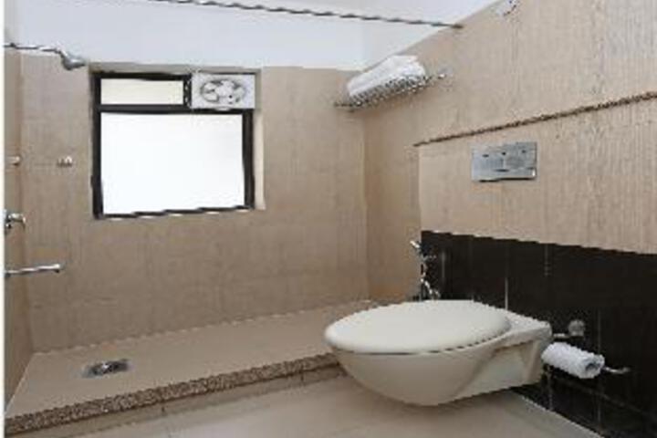 Room 2 of 5
