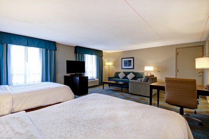 2 Queen Beds (17 of 21)