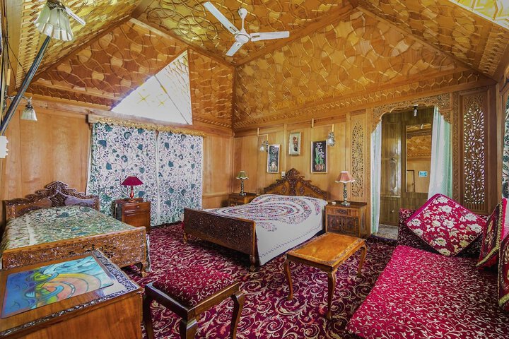 Room 15 of 42